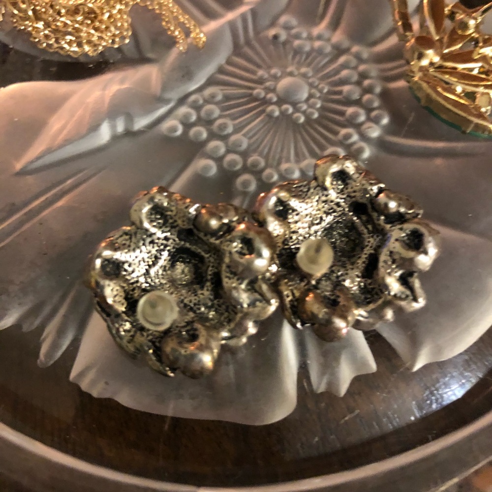 🖤🤍🖤Gorgeous Silver Open Rose Studs, w/Cubic Z🌼 - Picture 2 of 8